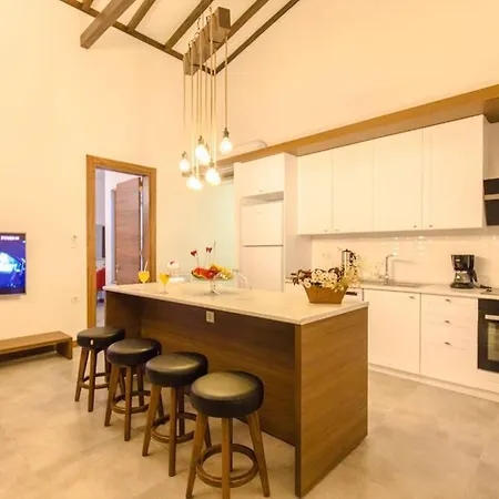Luxury With Private Pool And Stunning Garden *