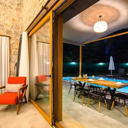 Luxury With Private Pool And Stunning Garden Villa