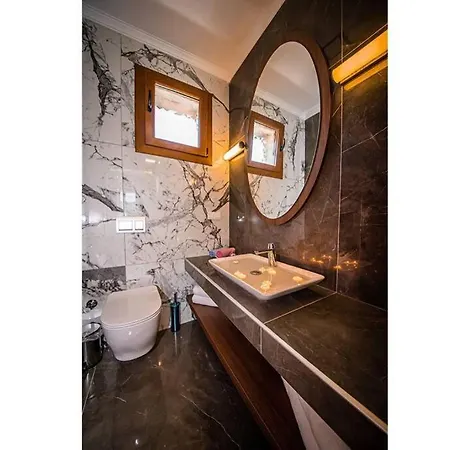 Luxury With Private Pool And Stunning Garden פאטהיה