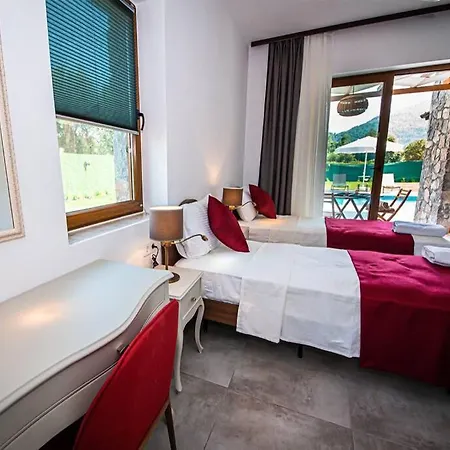 Luxury With Private Pool And Stunning Garden פאטהיה